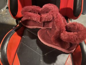Women’s size 8 rouge helium fur boots