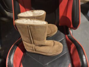 Bear paw size 9 women’s fur boots