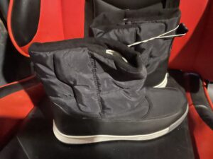 Place youth boots size 6