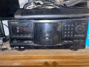 Pioneer idol type compact disc player PD – F1009