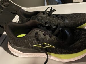avia green and black mens running shoes